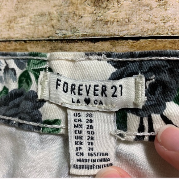 [SALE] forever 21 floral denim shorts - Picture 4 of 4